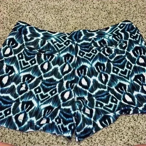 Super cute shorts, very soft material size 12 - Picture 2 of 3
